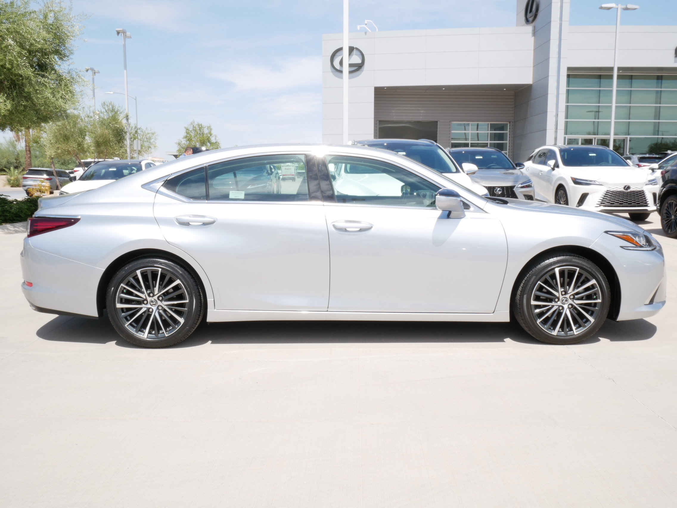 Certified 2025 Lexus ES 350 w/ Premium Package FWD image 11