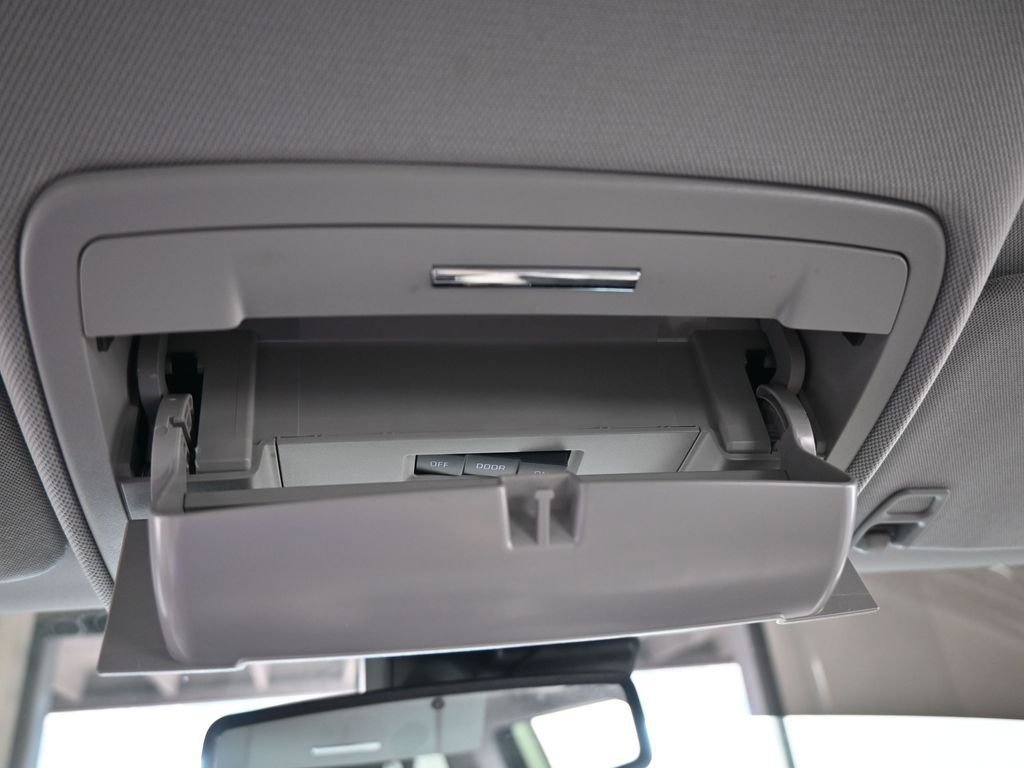 Used 2020 Chevrolet Suburban LT image 30