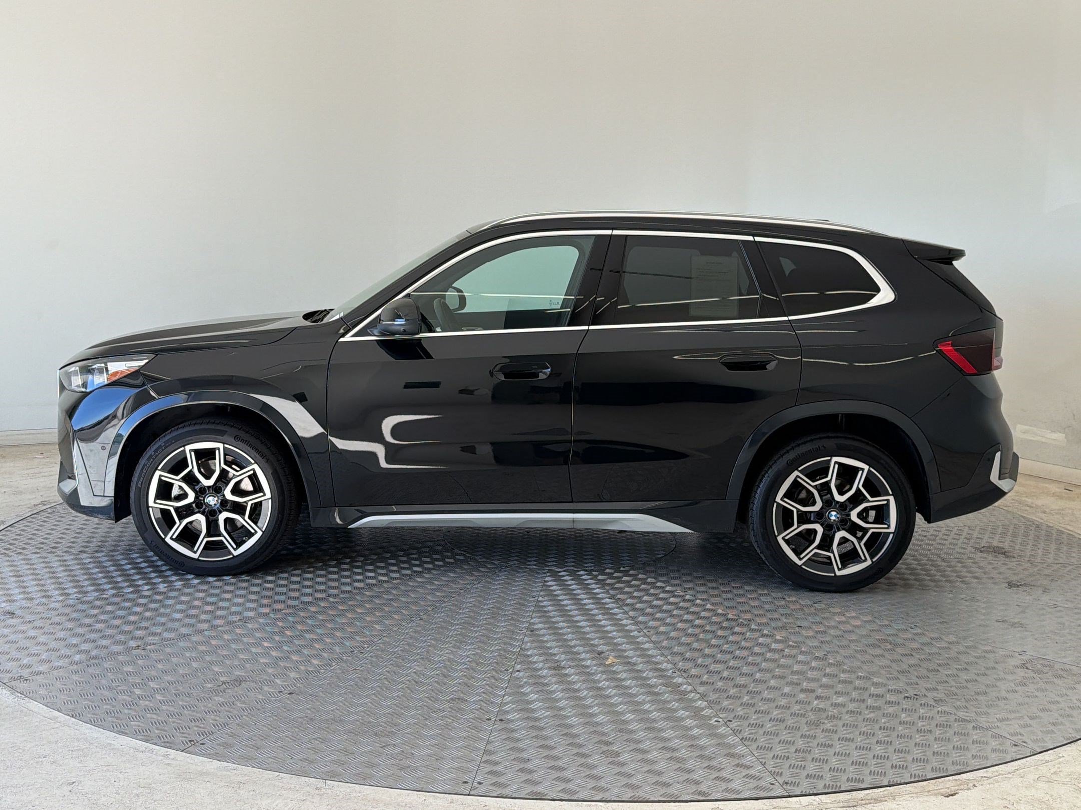Certified 2026 BMW X1 xDrive28i AWD/4WD image 2