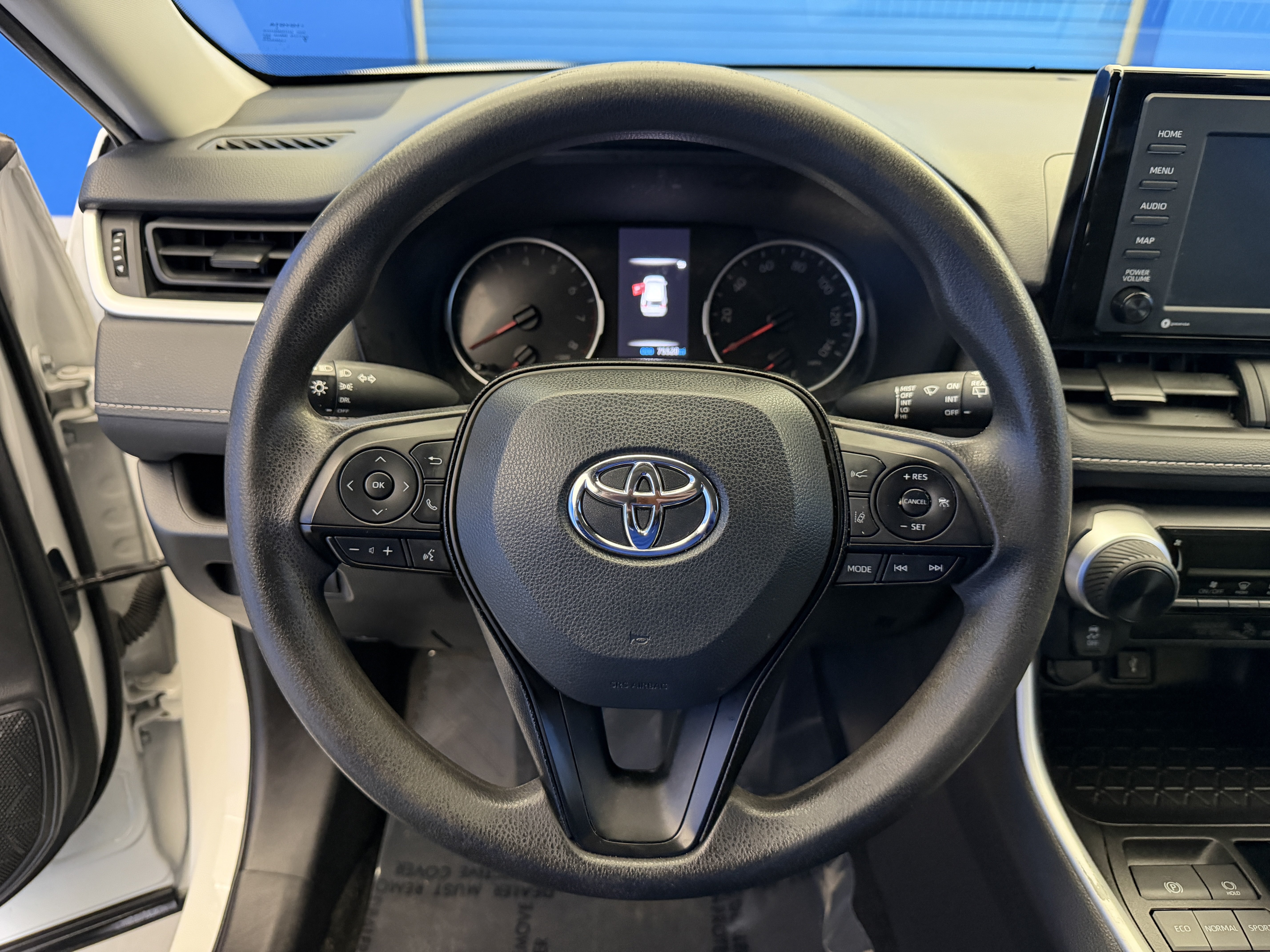 Used 2022 Toyota RAV4 LE FWD image 13