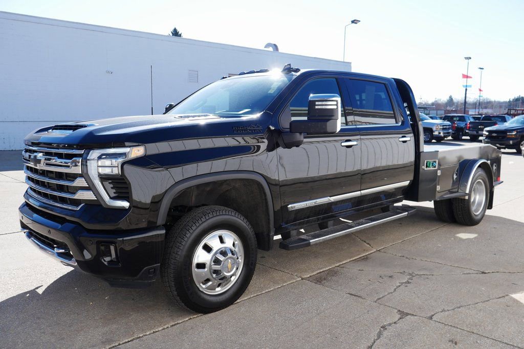 Used 2024 Chevrolet Silverado 3500 High Country w/ High Country Premium Package image 4