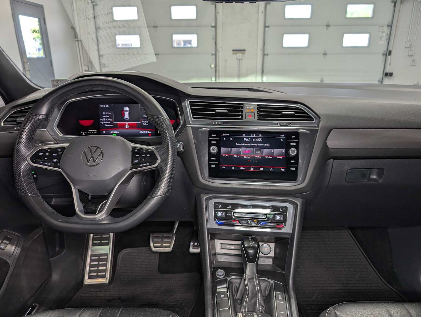 Used 2022 Volkswagen Tiguan SE R-Line AWD/4WD image 18