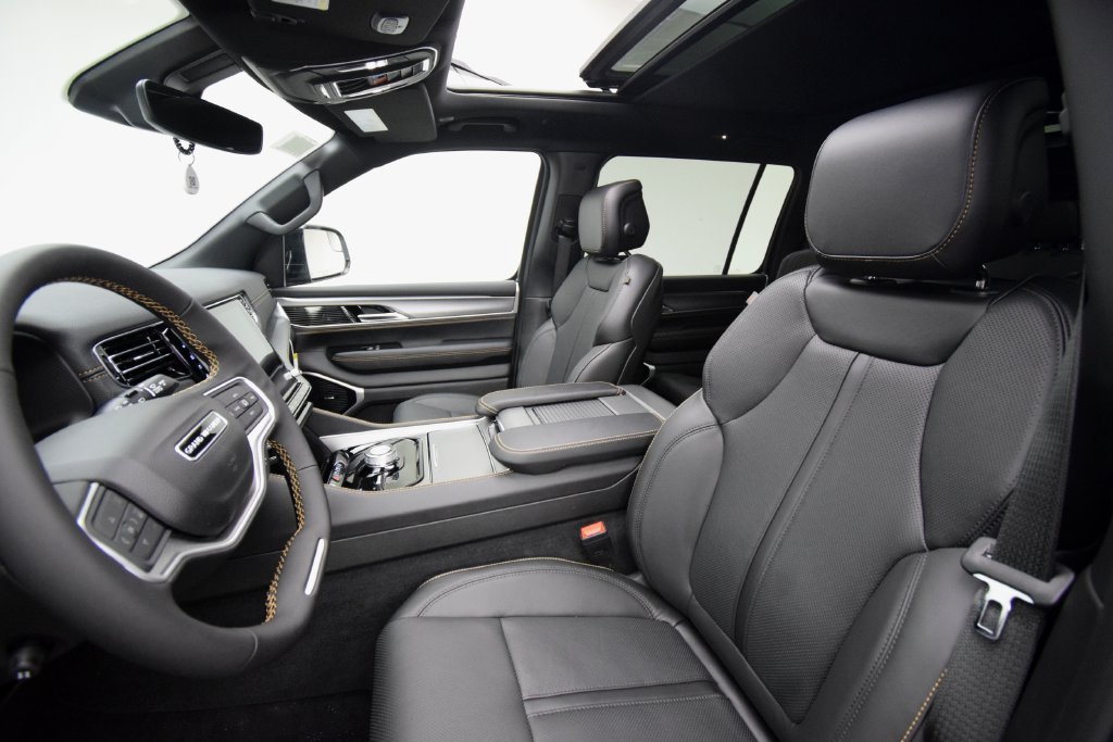 New 2026 Jeep Grand Wagoneer 4WD image 38