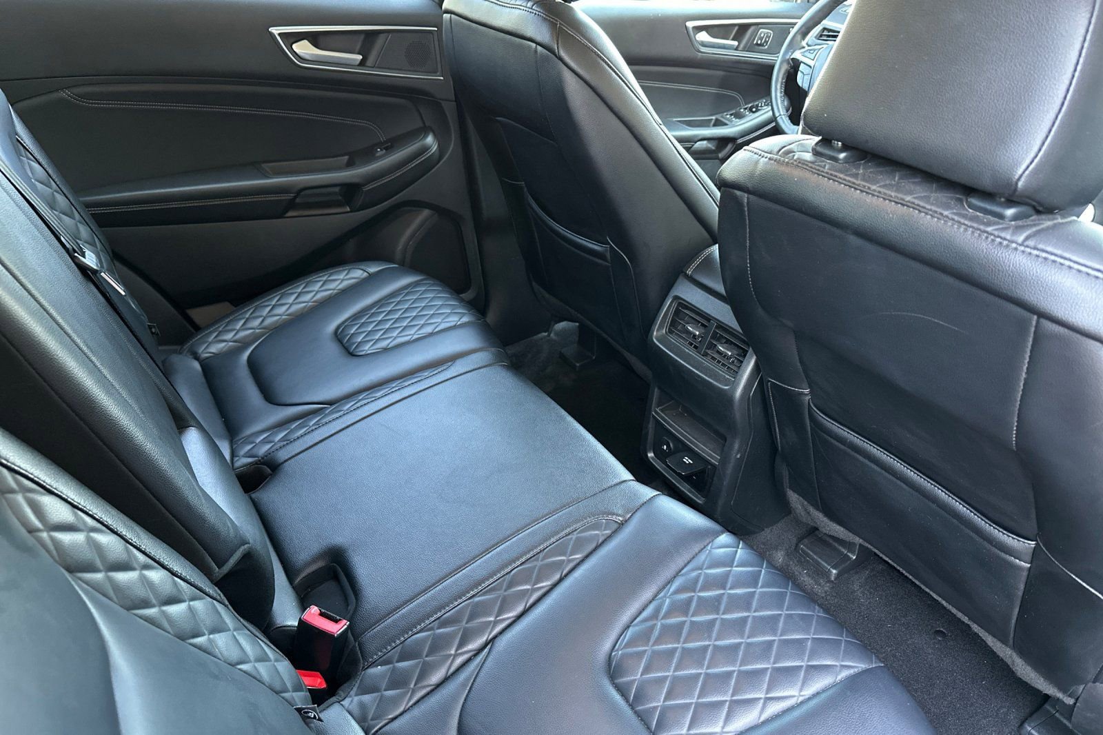 Used 2024 Ford Edge Titanium image 18