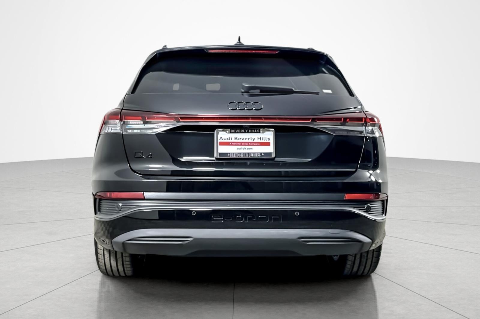 Used 2025 Audi Q4 e-tron Premium w/ Convenience Package RWD image 4