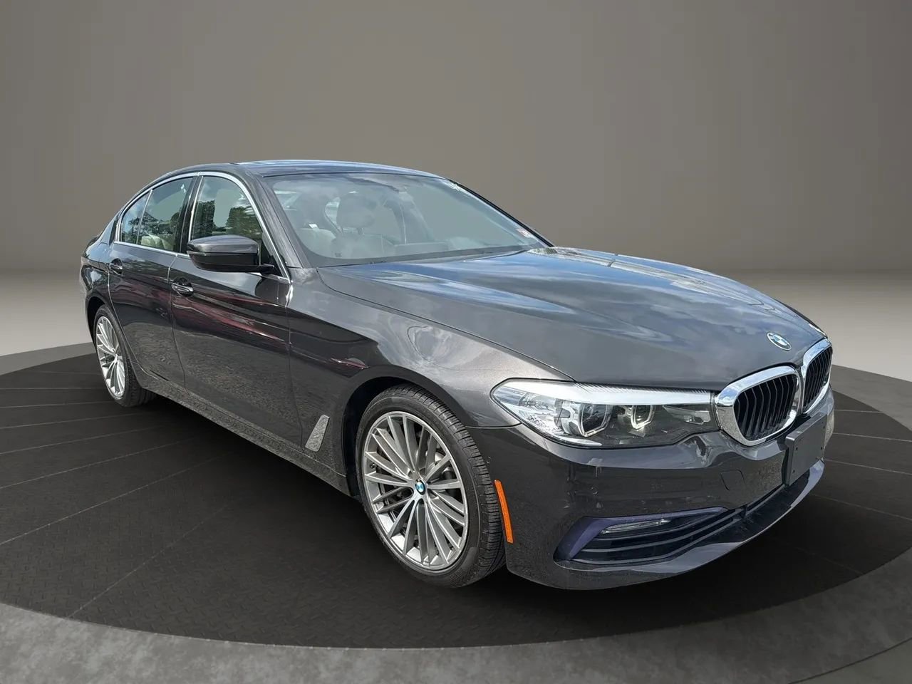 Used 2017 BMW 530i xDrive image 3