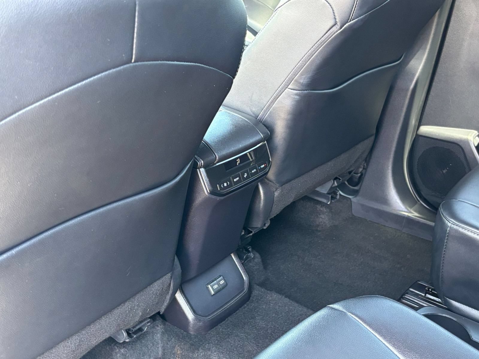 Used 2025 Toyota Highlander XSE AWD/4WD image 25