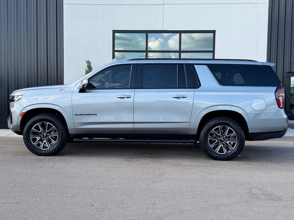 Used 2024 Chevrolet Suburban Z71 w/ Luxury Package AWD/4WD image 2