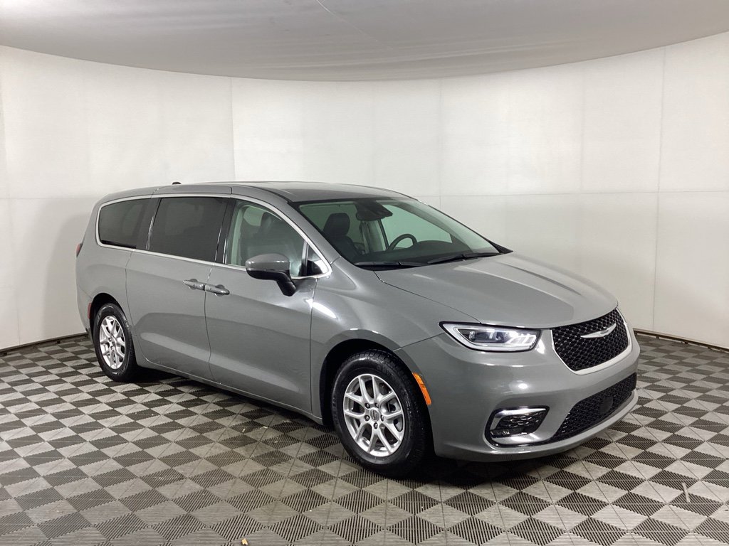 Used 2023 Chrysler Pacifica Touring-L