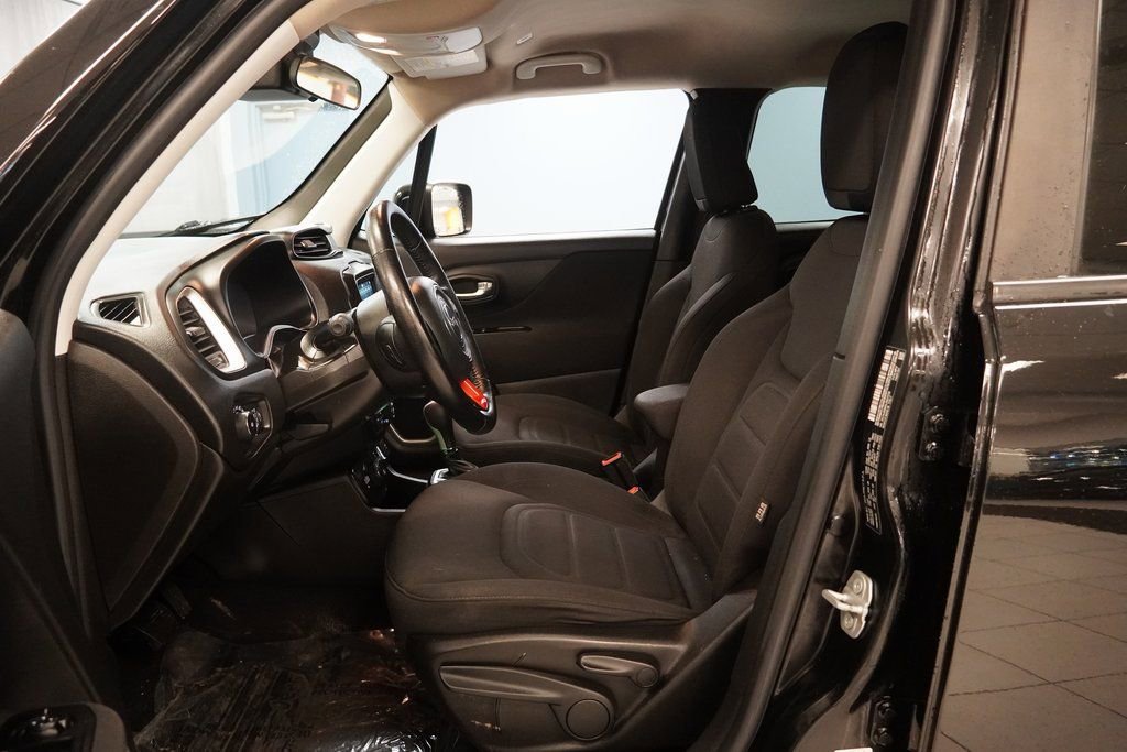 Used 2020 Jeep Renegade Latitude w/ Cold Weather Group image 5