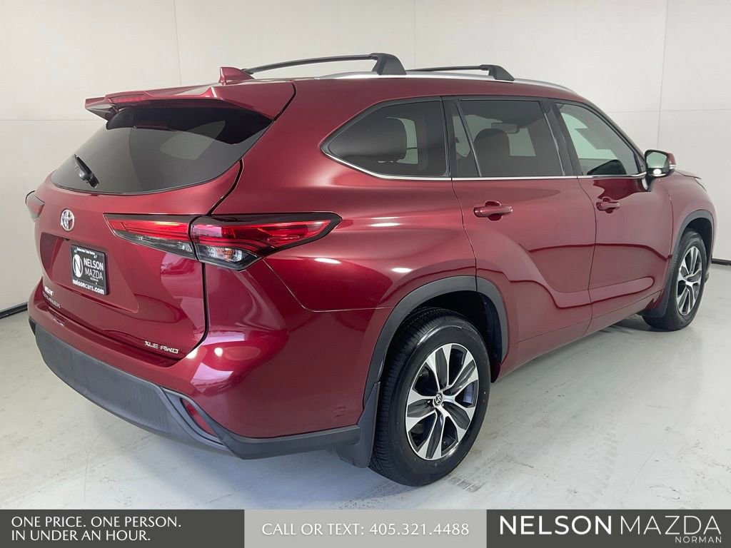 Used 2020 Toyota Highlander XLE AWD/4WD image 6