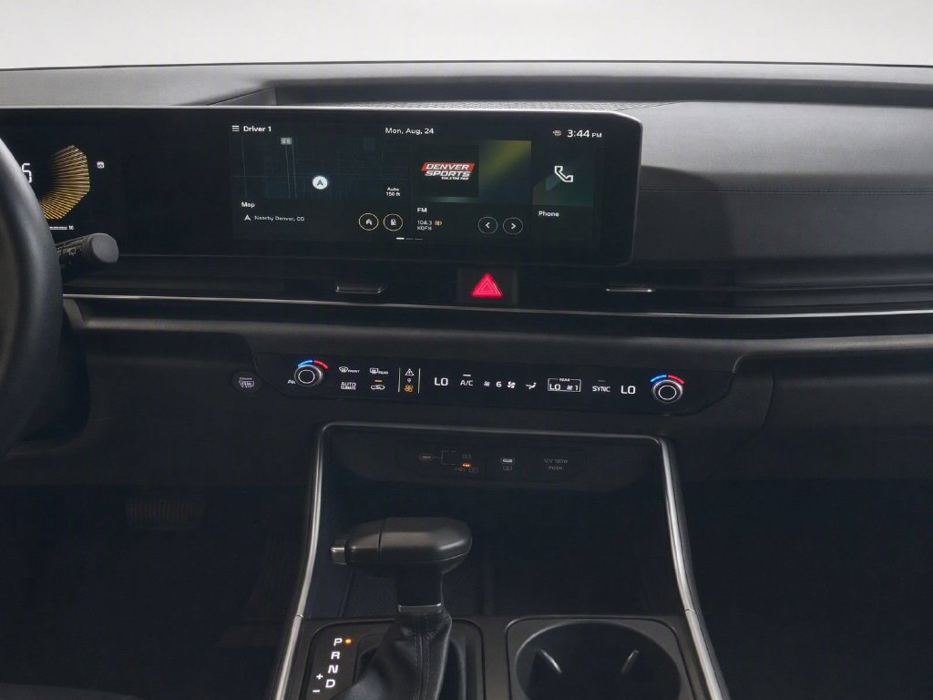 Certified 2025 Kia Carnival FWD image 32