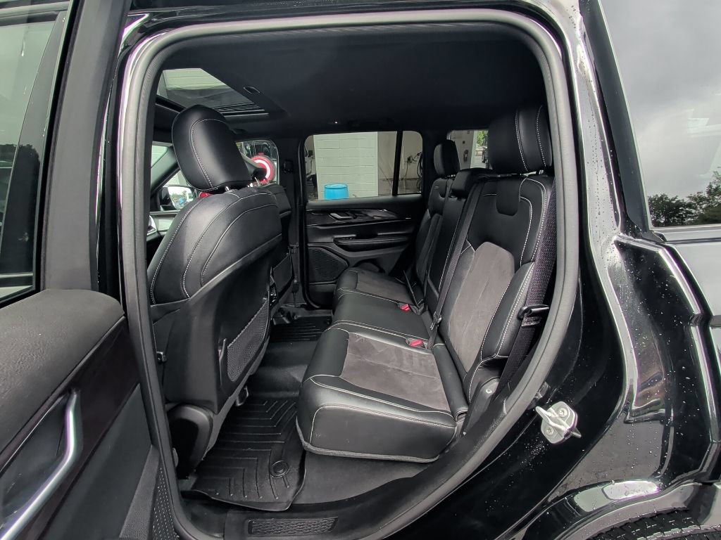 Used 2023 Jeep Grand Cherokee Altitude AWD/4WD image 13