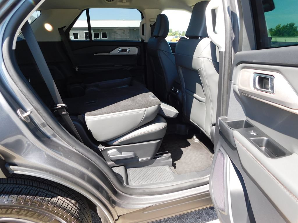 Used 2025 Ford Explorer Active w/ Active Comfort Package AWD/4WD image 30