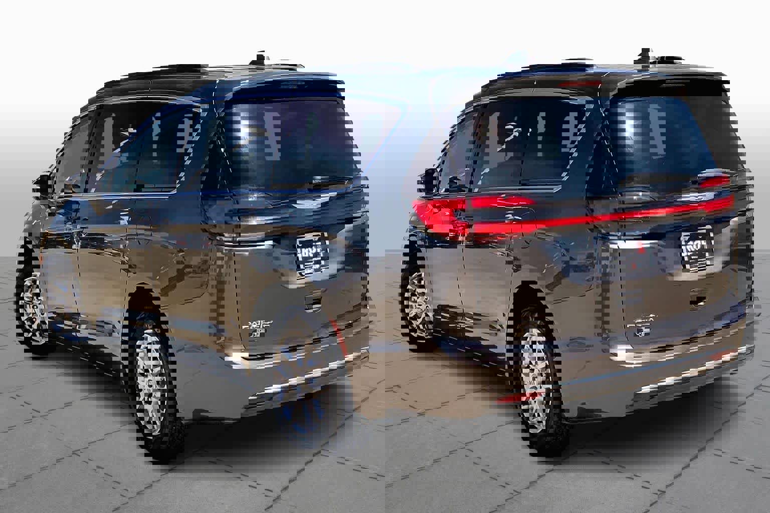 Used 2022 Chrysler Pacifica Touring-L image 12