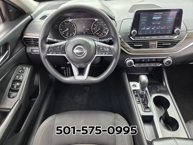 Used 2024 Nissan Altima 2.5 SV FWD image 12