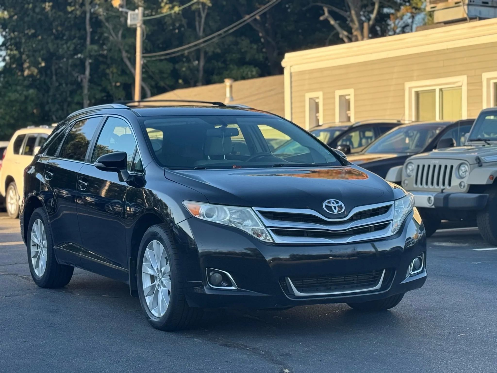 Used 2013 Toyota Venza LE image 2