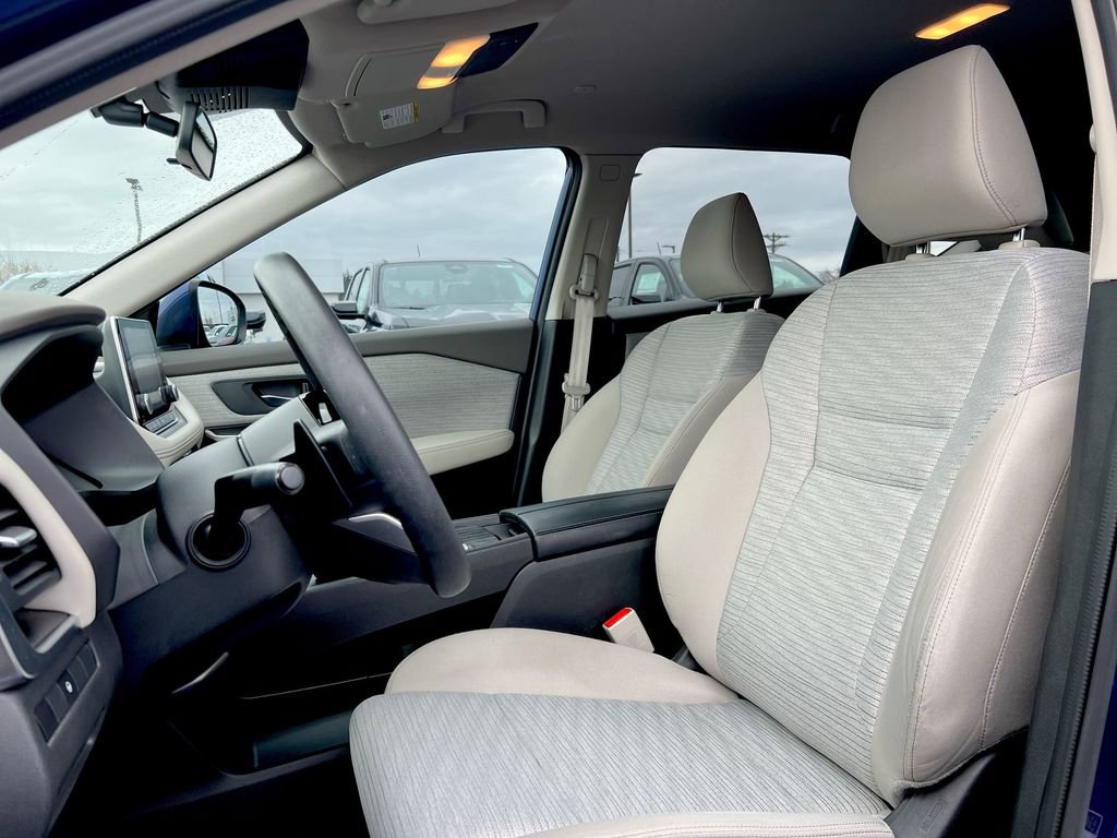 Used 2023 Nissan Rogue SV image 17
