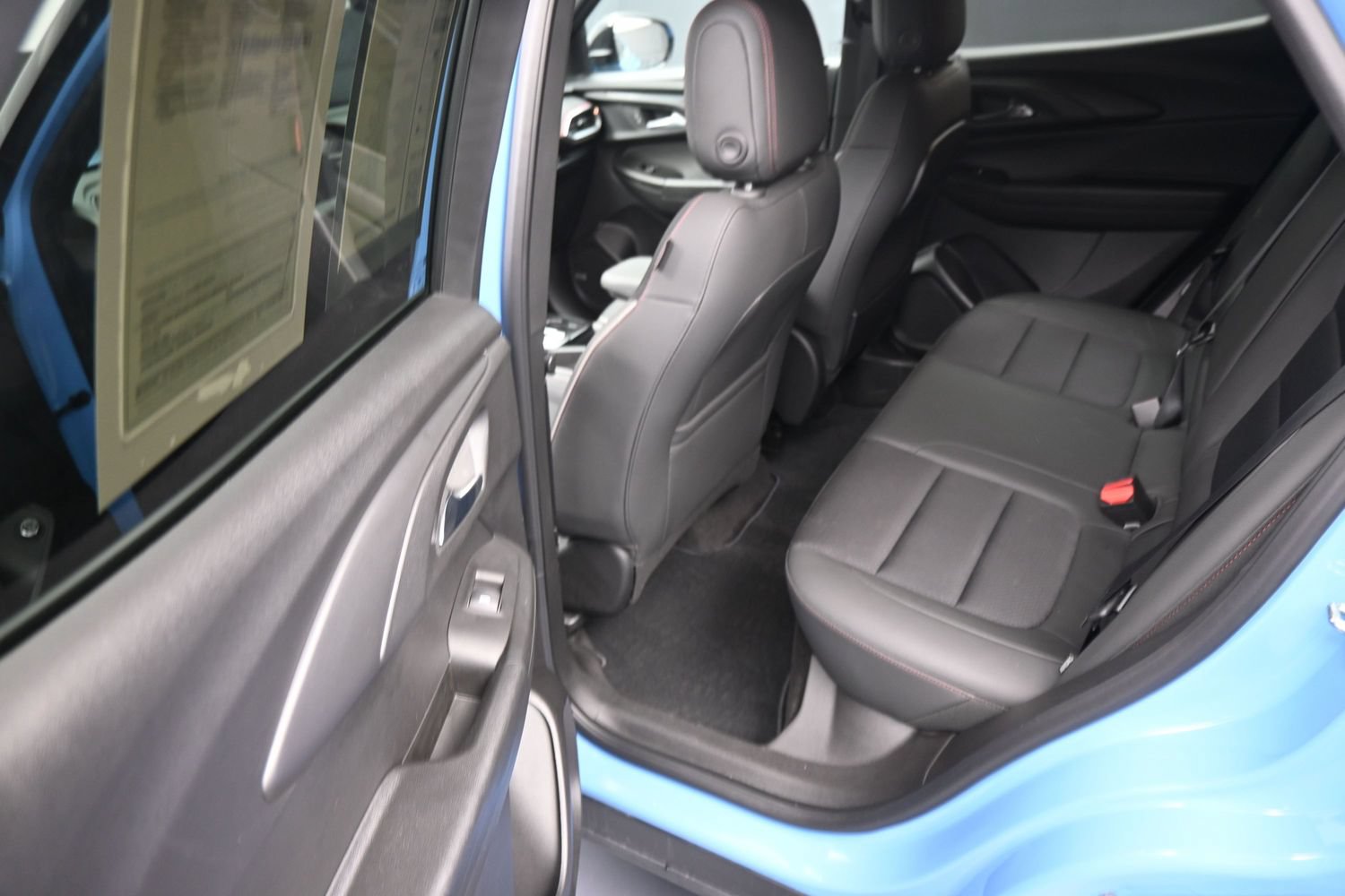 Used 2023 Chevrolet TrailBlazer RS w/ Sun and Liftgate Package FWD image 17