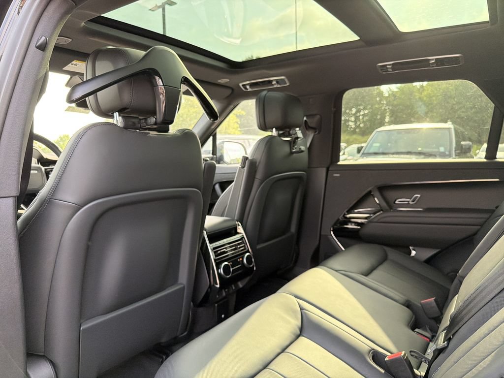 New 2026 Land Rover Range Rover Sport Dynamic SE AWD/4WD image 11
