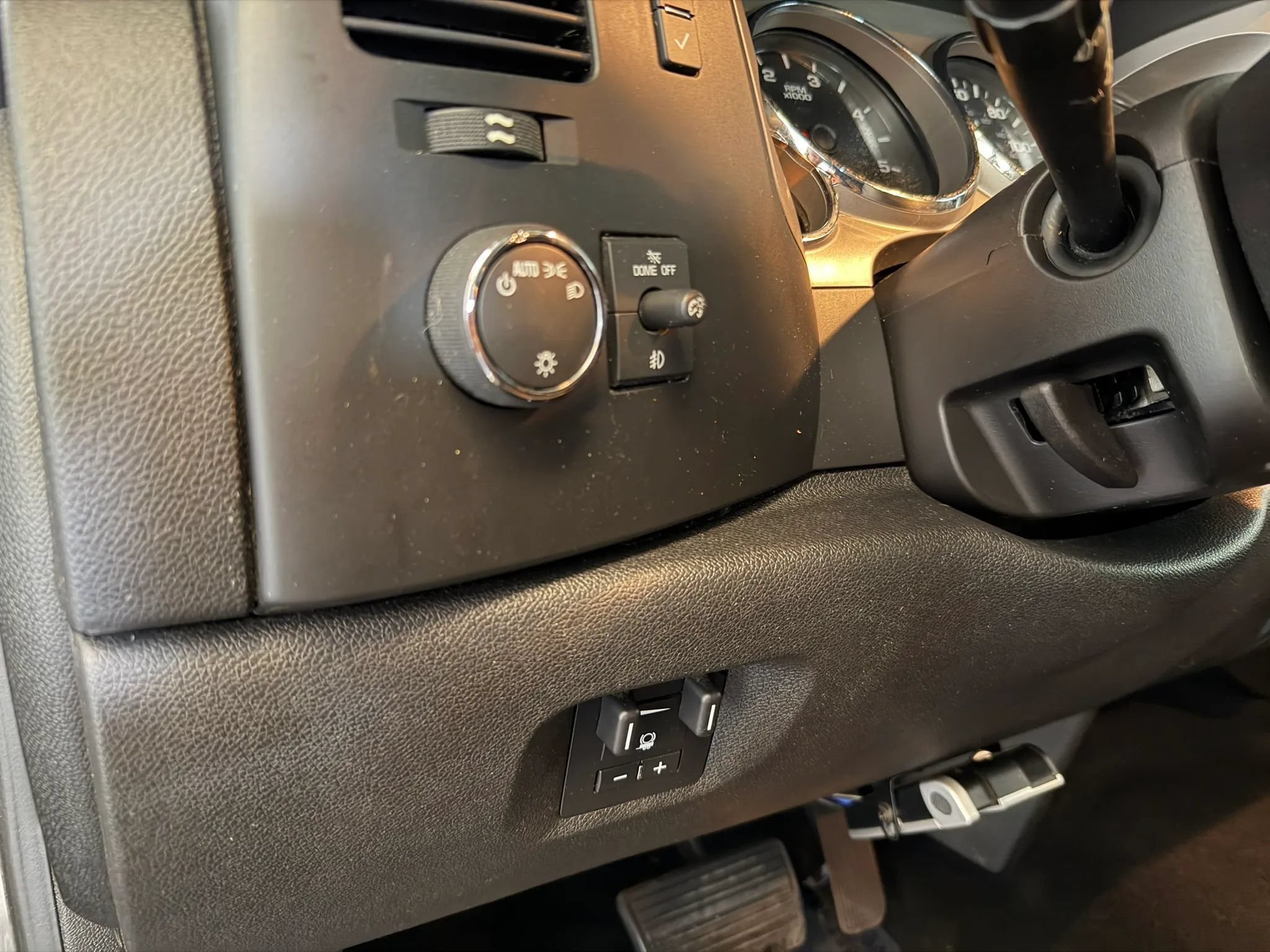 Used 2013 Chevrolet Silverado 3500 LT w/ Interior Plus Package AWD/4WD image 11