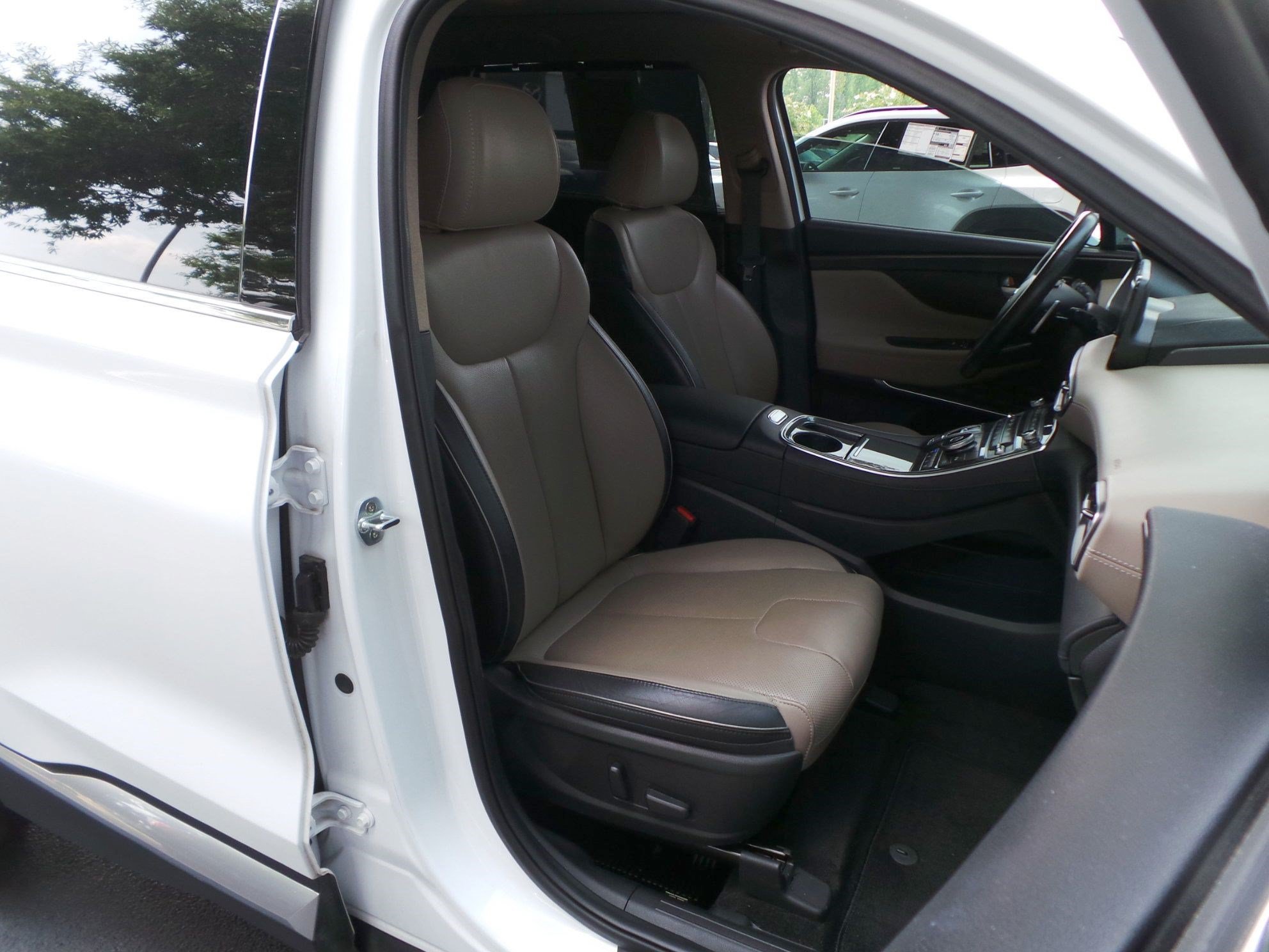 Used 2022 Hyundai Santa Fe Limited FWD image 17