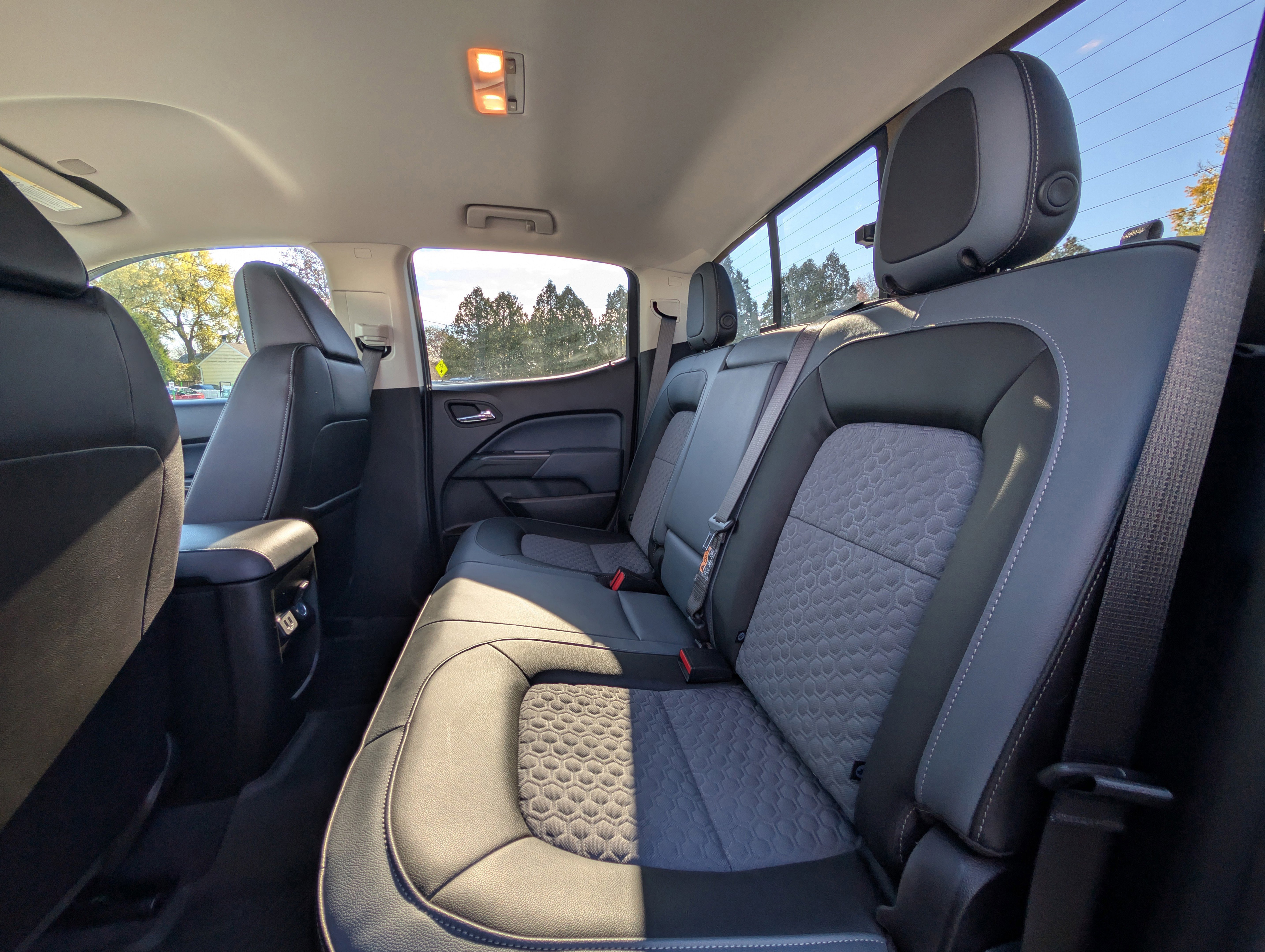 Used 2020 Chevrolet Colorado Z71 image 32