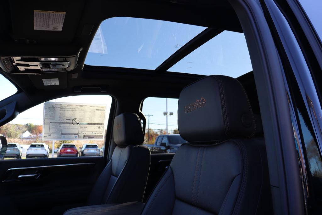 New 2026 Chevrolet Suburban High Country image 30
