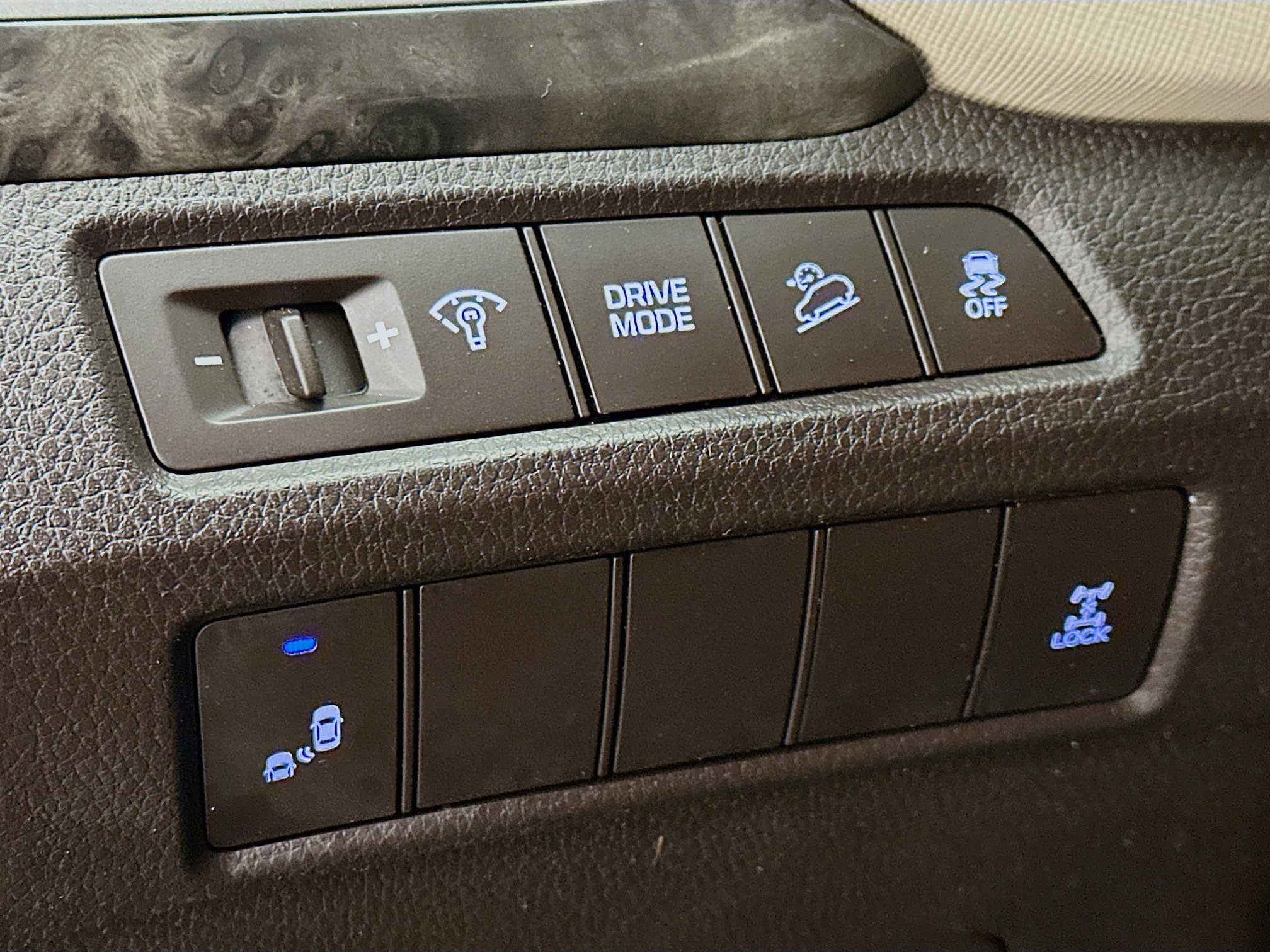 Used 2017 Hyundai Santa Fe Sport image 17