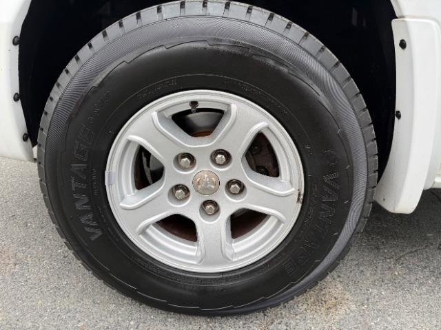 Used 2005 Dodge Dakota SLT image 28