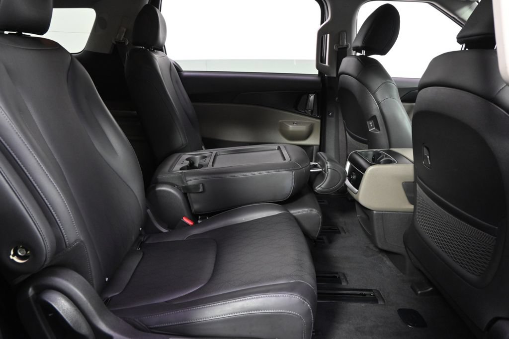 Used 2026 Kia Carnival FWD image 18
