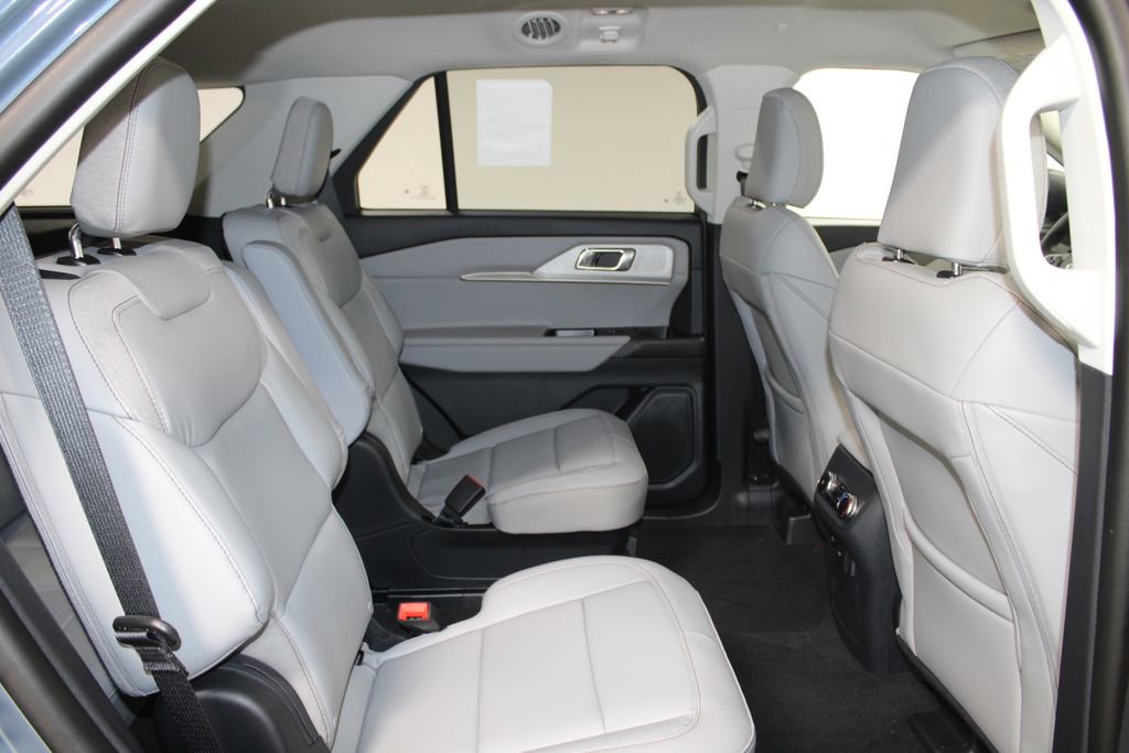 New 2026 Ford Explorer Active RWD image 31
