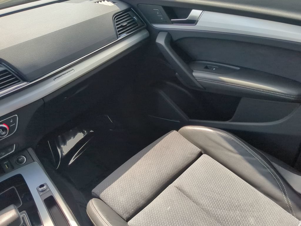Used 2023 Audi Q5 e Prestige w/ Prestige Package AWD/4WD image 18
