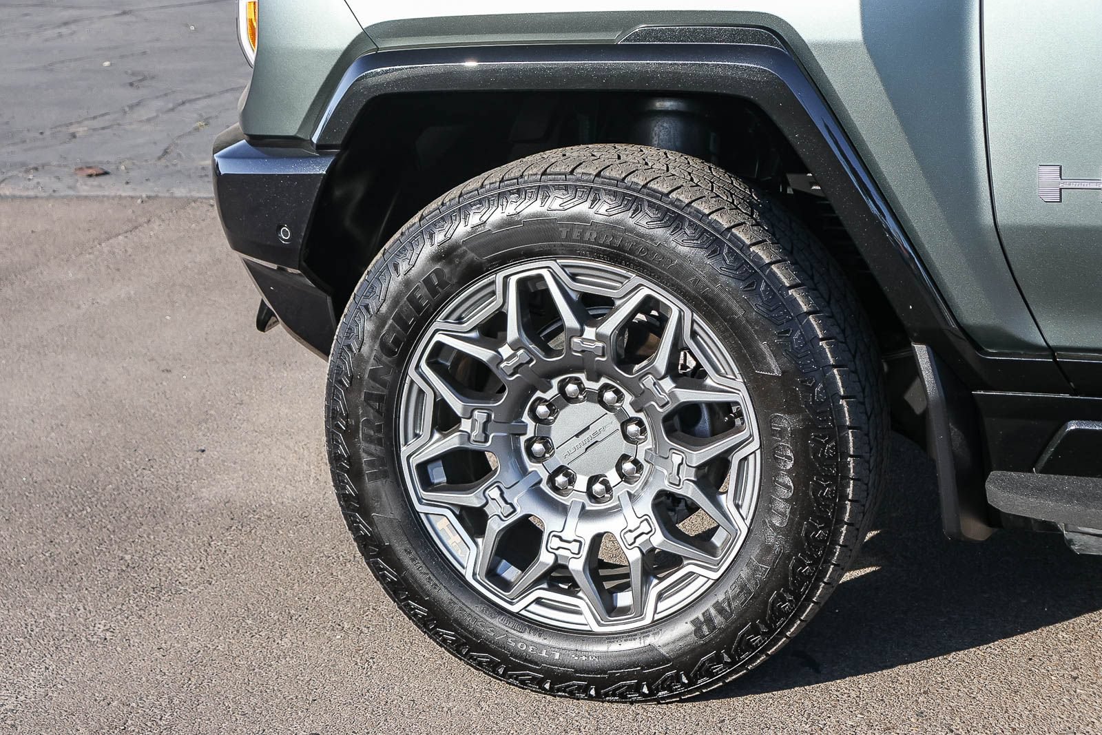 Used 2024 GMC Hummer EV 3X AWD/4WD image 9