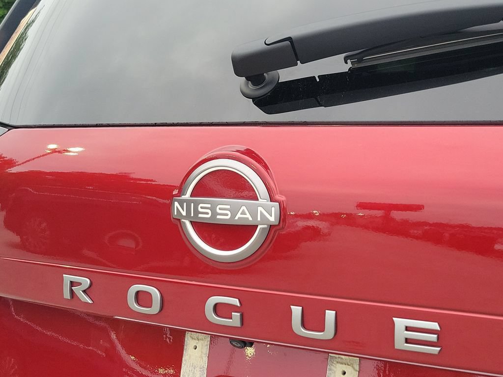 Used 2025 Nissan Rogue SV FWD image 6