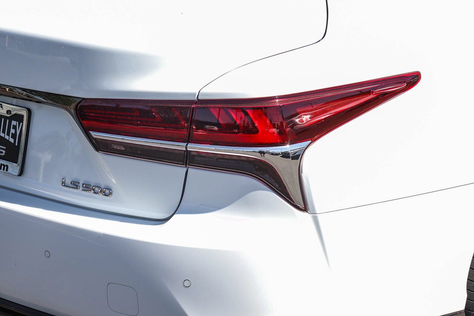 Used 2018 Lexus LS 500 F Sport w/ Accessory Package (Z2) RWD image 8