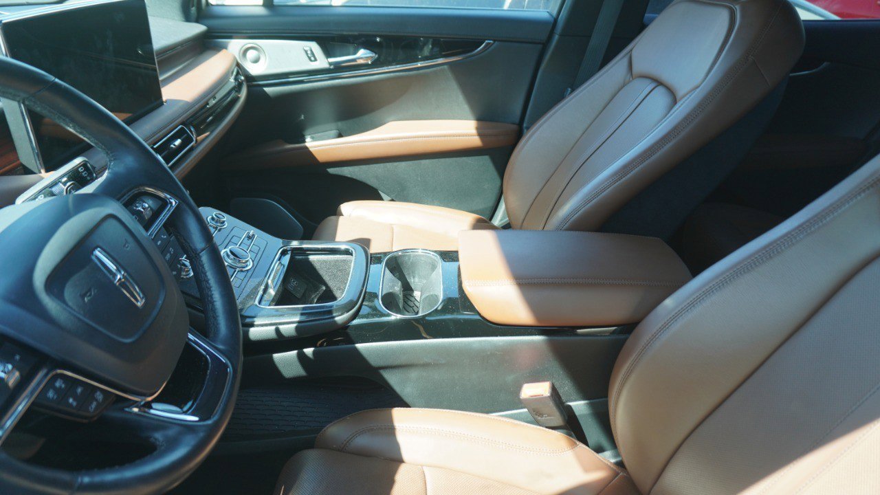 Used 2023 Lincoln Nautilus Reserve w/ Equipment Group 202A image 5