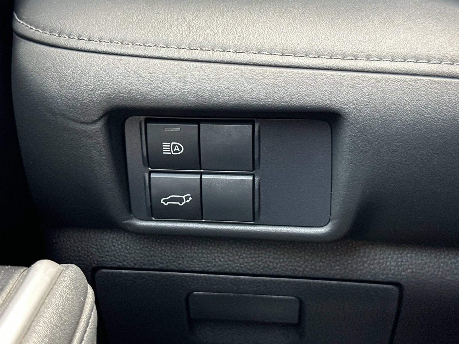 Used 2021 Toyota Highlander LE AWD/4WD image 34