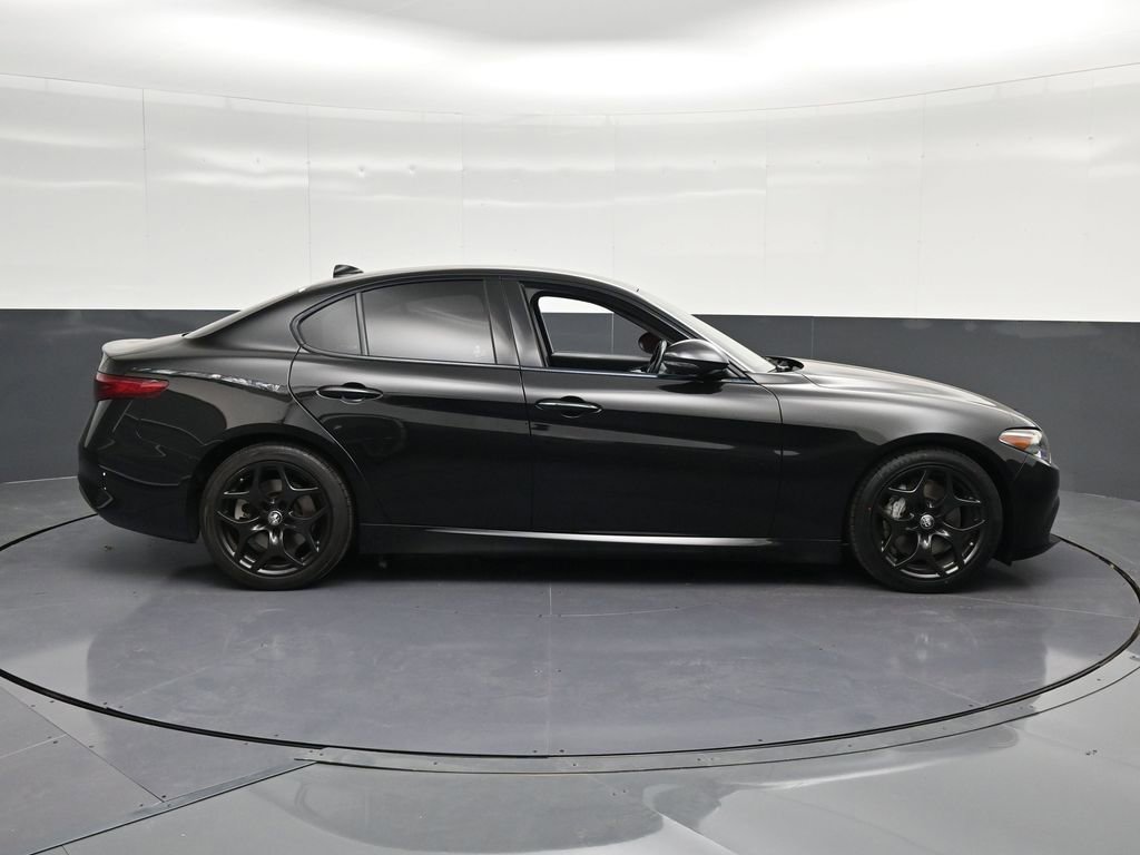 Used 2021 Alfa Romeo Giulia Sprint w/ Nero Edizione image 4
