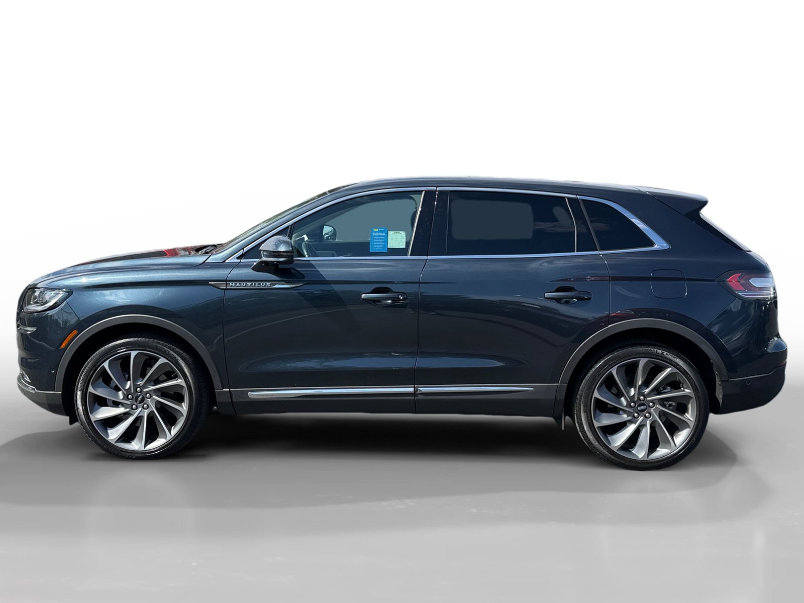 Used 2021 Lincoln Nautilus Reserve w/ Equipment Group 202A AWD/4WD image 2