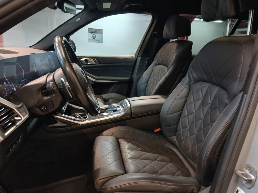 Used 2024 BMW X7 xDrive40i w/ M Sport Package image 7
