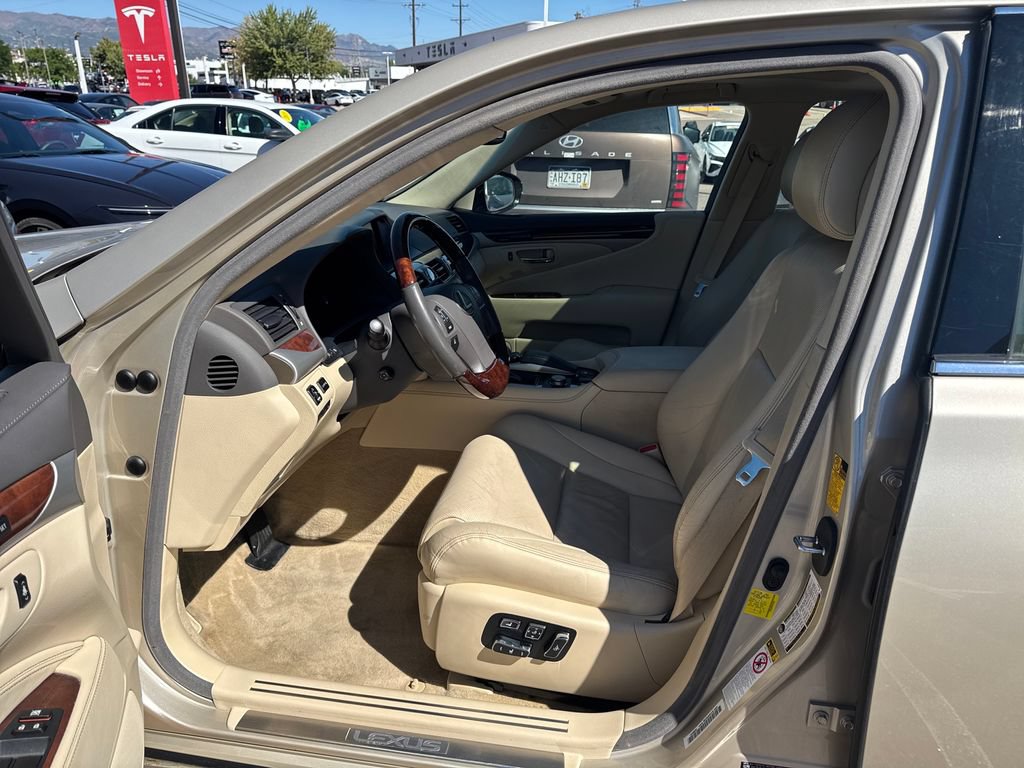 Used 2014 Lexus LS 460 w/ Comfort Package RWD image 20