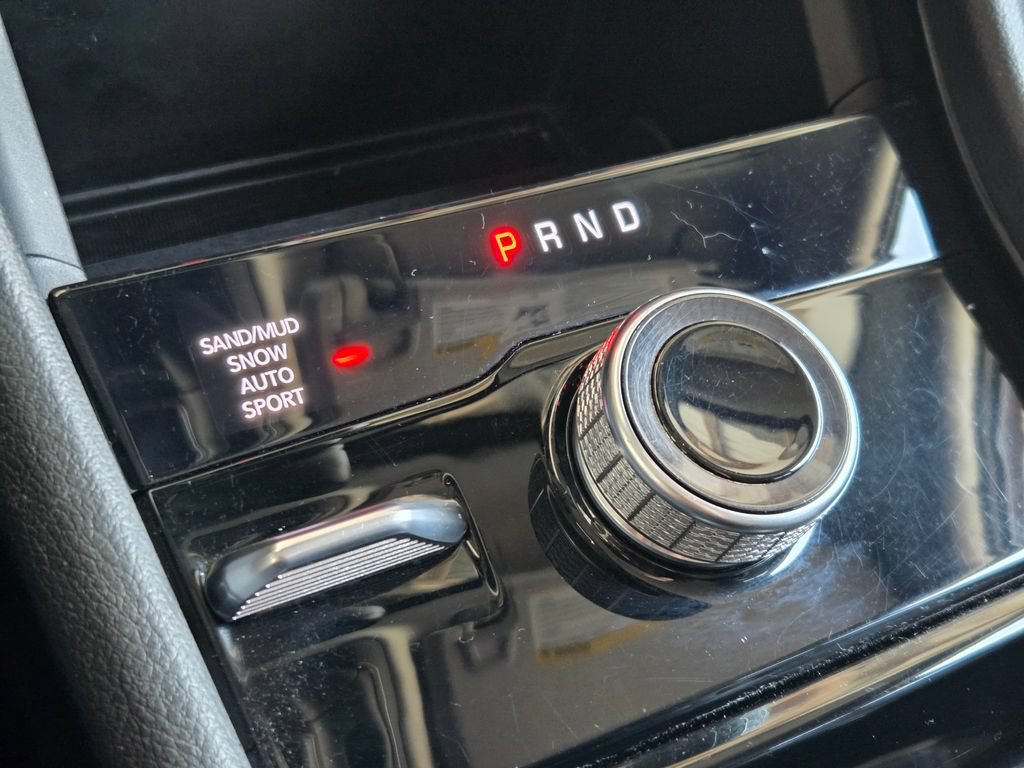 Used 2023 Jeep Grand Cherokee L Limited AWD/4WD image 9