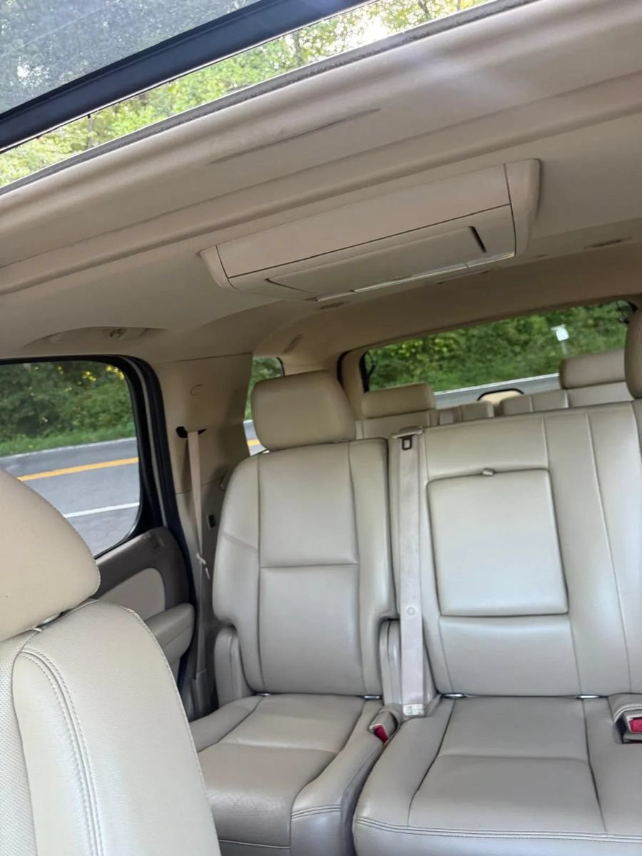 Used 2011 Chevrolet Tahoe LTZ AWD/4WD image 28