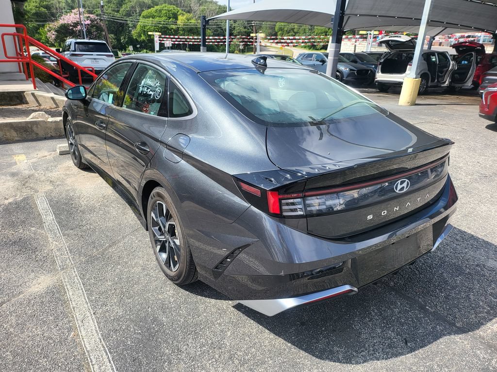 Used 2025 Hyundai Sonata SEL FWD image 9