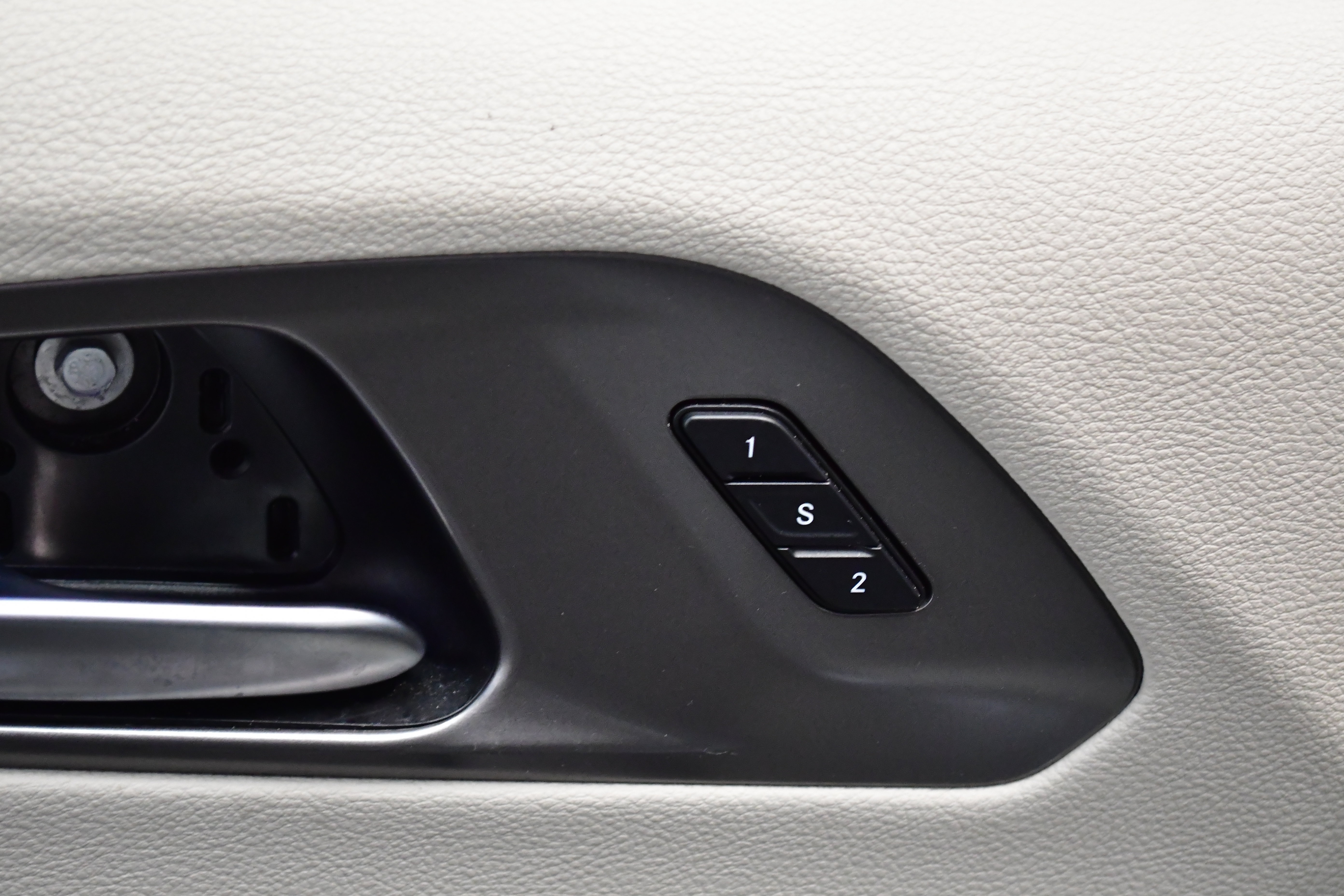 Used 2023 Chrysler Pacifica Touring-L FWD image 18