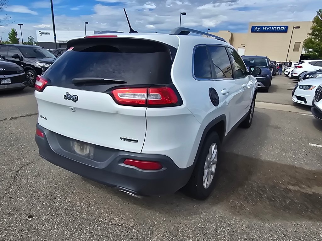 Used 2015 Jeep Cherokee Latitude AWD/4WD image 17