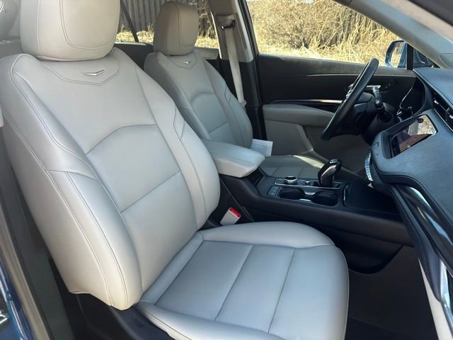 Used 2019 Cadillac XT4 Luxury w/ Cold Weather Package image 18