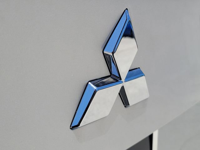 New 2025 Mitsubishi Outlander SE image 8
