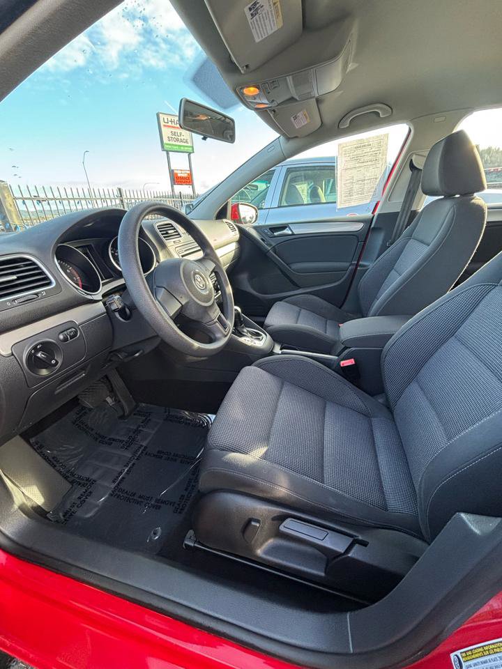 Used 2014 Volkswagen Golf 4-Door FWD image 24